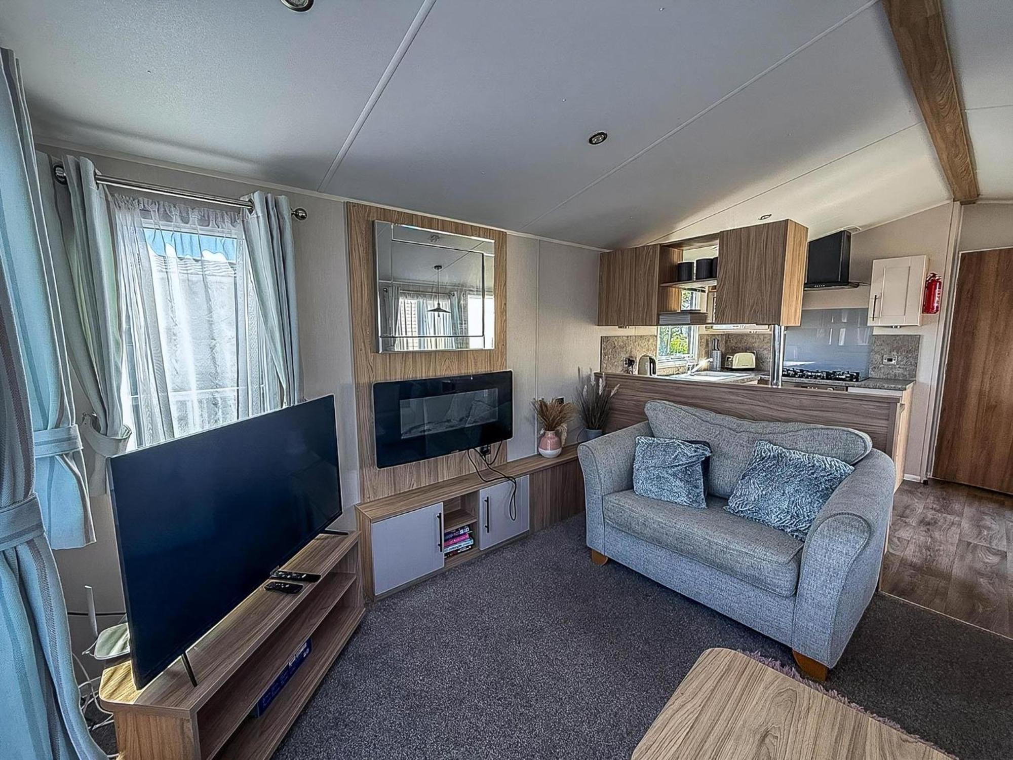 Beautiful 6 Berth Caravan, Nearby Beach In Suffolk Ref 68016Bs 로웨스터프 외부 사진