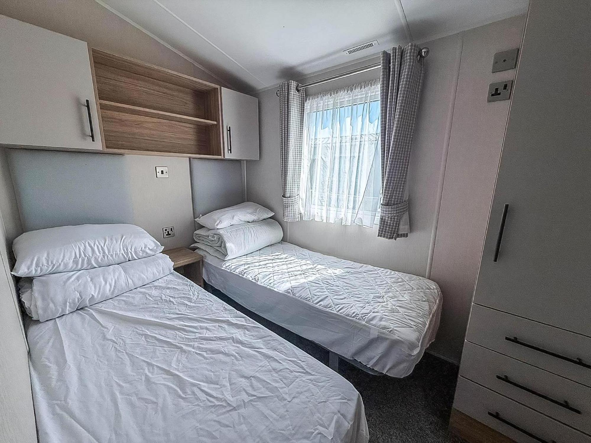 Beautiful 6 Berth Caravan, Nearby Beach In Suffolk Ref 68016Bs 로웨스터프 외부 사진